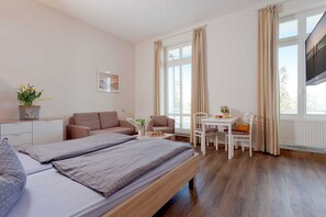 Unclassified image, 2 of 8, button