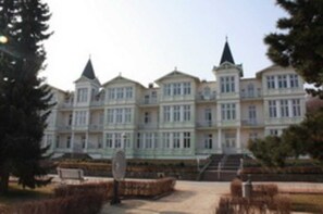 Unclassified image, 5 of 8, button