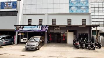 مواقف سيارات مجانية