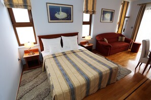 Studiosuite – comfort, 1 soverom, balkong, sjøutsikt | Minibar, safe på rommet, individuelt dekorert og individuelt innredet