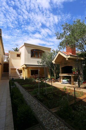 BBQ/picnic Area - Villa Ivana B&B (Zadar)