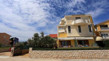 Fachada da propriedade