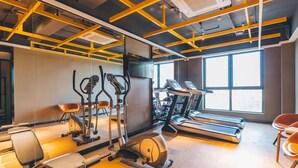 A gym with treadmills, stationary bikes, and elliptical machines. - Atour Hotel (Xi'an)