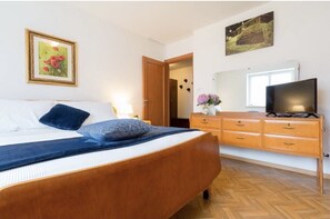 2 Schlafzimmer, BĂŒgeleisen/BĂŒgelbrett, Reisekinderbett, kostenloses WLAN