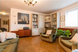 Smart-TV, Kamin, Arbeitsbereiche