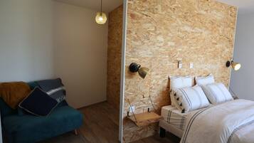 6 slaapkamers, een strijkplank/strijkijzer, reisbedje, gratis wifi