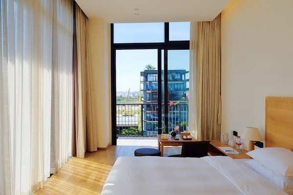 Deluxe Tek Kişilik Oda | Odada kasa, ayrı ayrı dekore edilmiş, güneşlik/perde