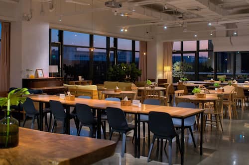 Petit déjeuner buffet servi tous les jours en supplément