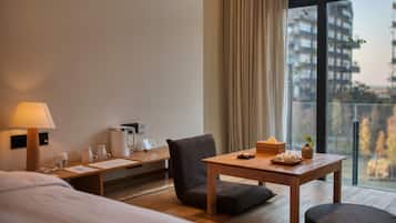 Lake View Twin Room | In-room safe, individually decorated, blackout drapes, free WiFi