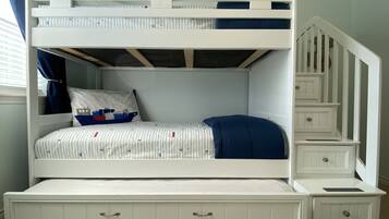 3 slaapkamers, een strijkplank/strijkijzer, gratis wifi, beddengoed