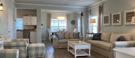 Smart TV, libros, estéreo