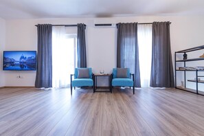 Hus | Vardagsrum | 32-tums LCD-tv med digitalkanaler och tv