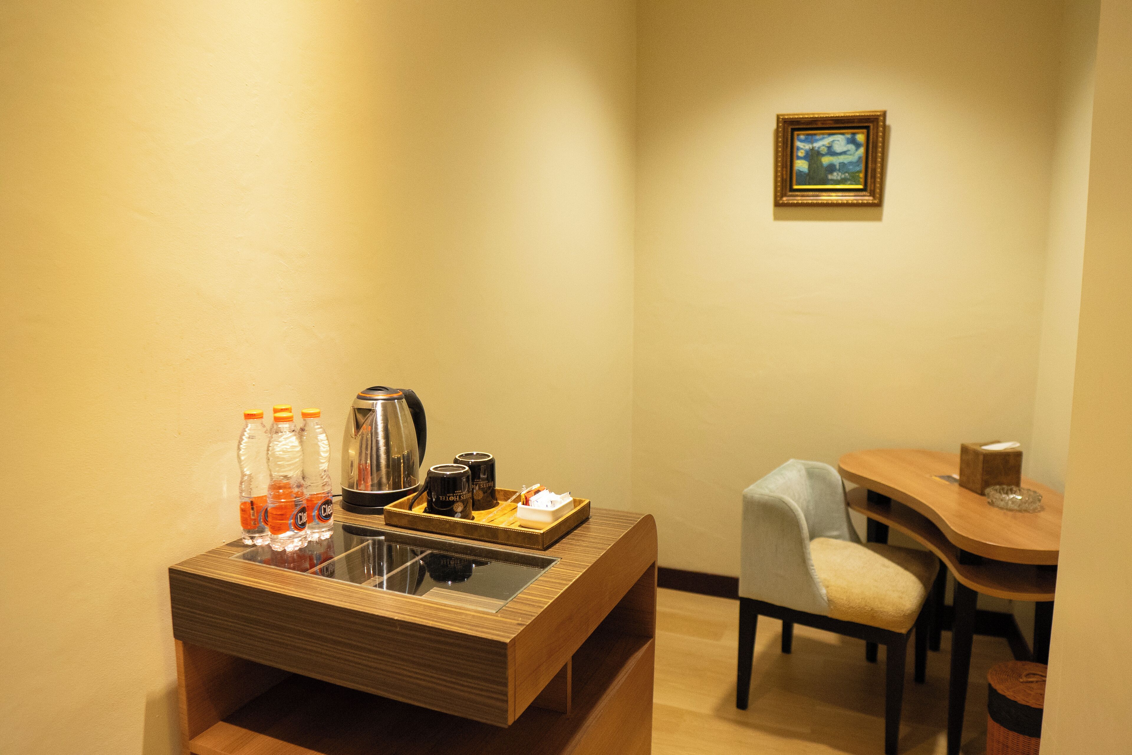 Executive Suite | Living area | Flat-screen TV