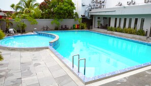2 piscinas al aire libre