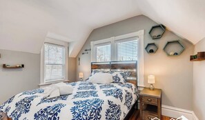 4 makuuhuonetta, silitysrauta/-lauta, ilmainen Wi-Fi, vuodevaatteet