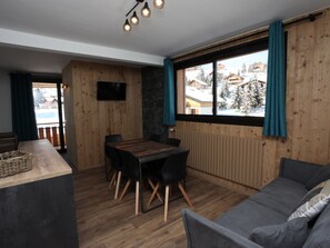 Interior - Beautiful renovated apartment 6 ppl, near slopes, balcony, wifi (La Toussuire)