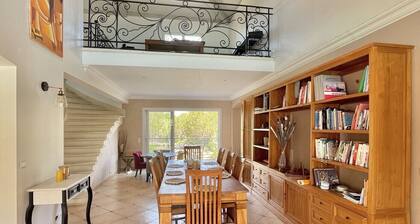 Elegant villa with pool & air conditioning - your haven of peace