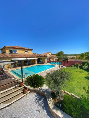 Elegant villa with pool & air conditioning - your haven of peace