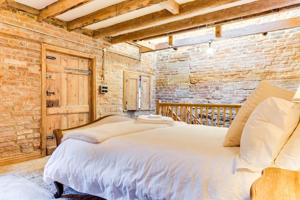 1 bedroom, individually decorated, individually furnished