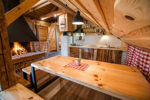 Appartement (Three Bedroom Apartment) | Cuisine privée | Réfrigérateur