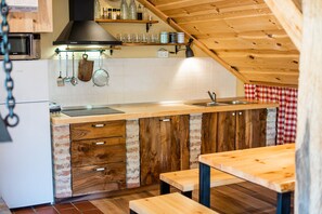 Appartement (Three Bedroom Apartment) | Cuisine privée | Réfrigérateur