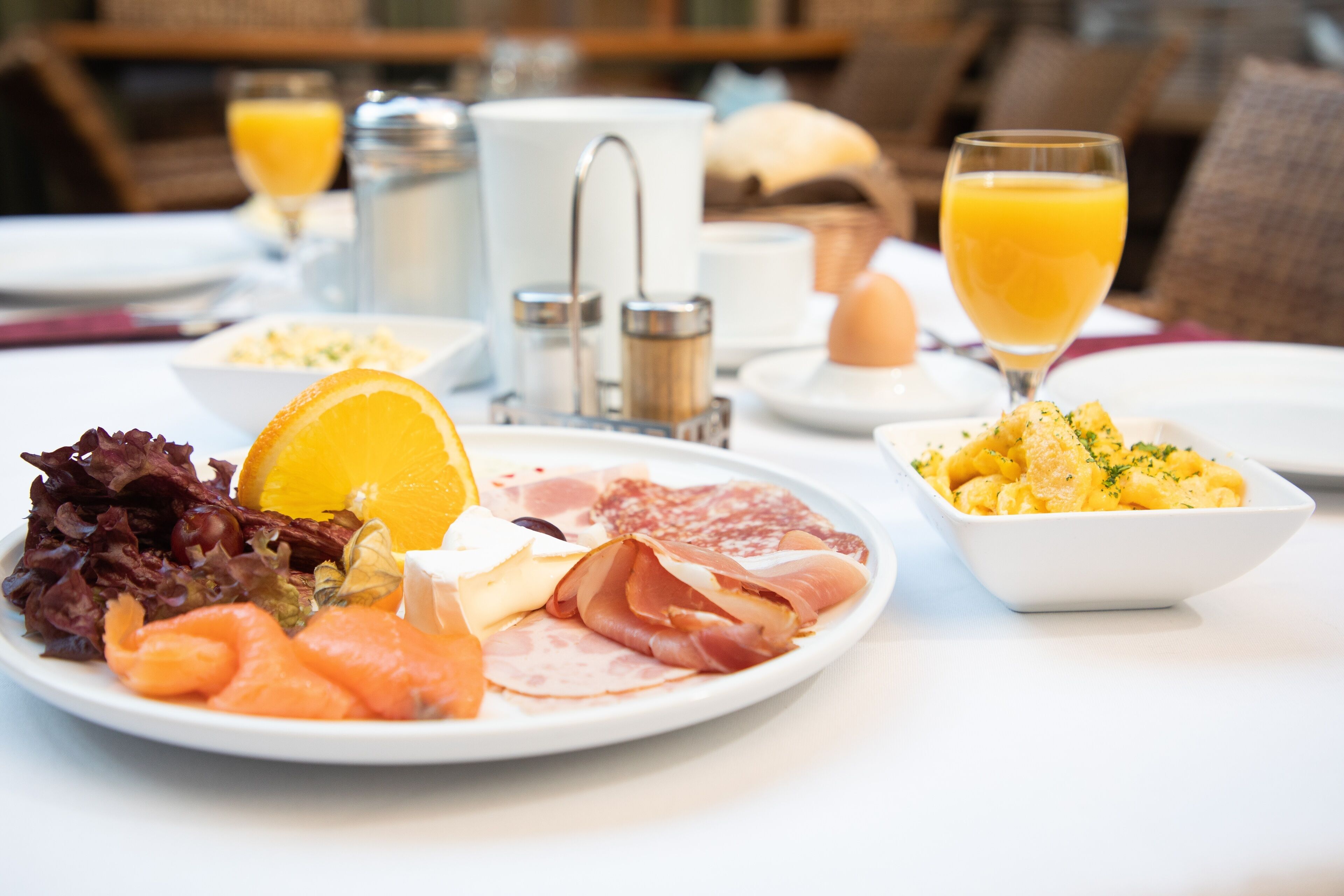 daily buffet breakfast (eur 25 per person)