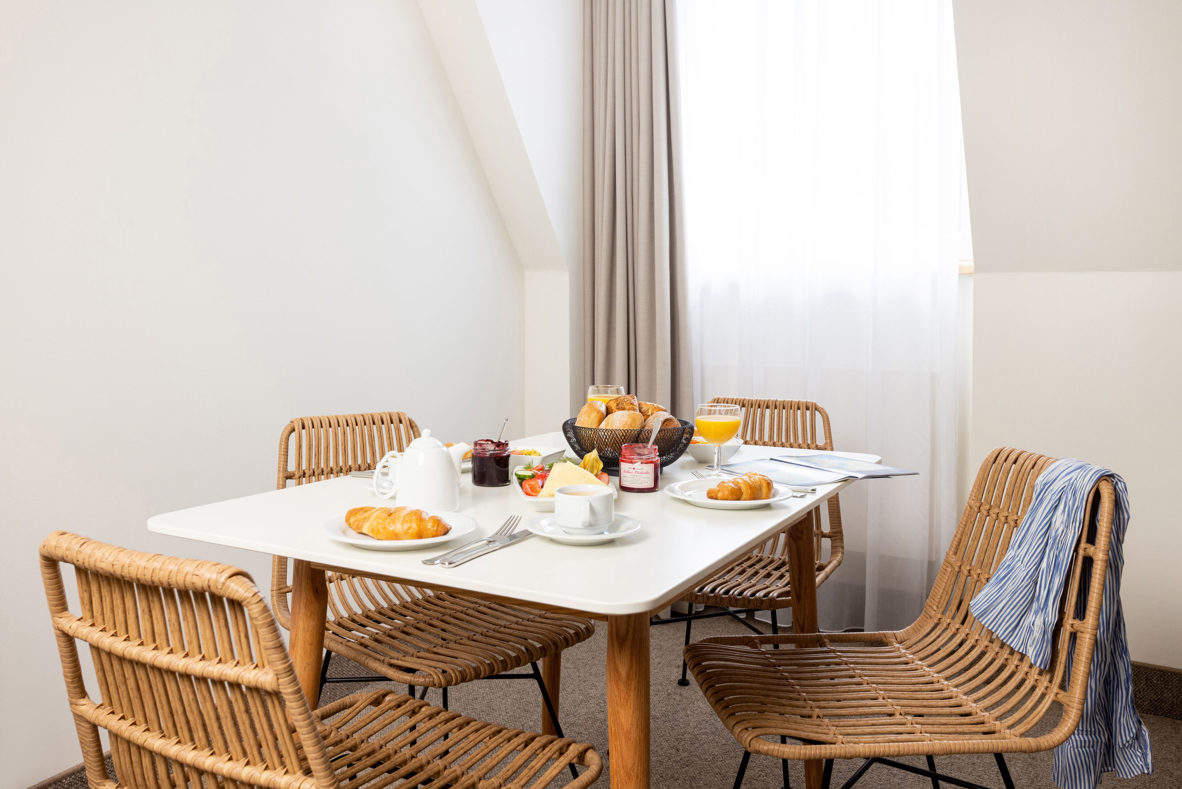 deluxe apartment | in-room dining