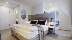 Down comforters, iron/ironing board (on request), WiFi (free) - DORMERO Hotel Stralsund (Stralsund)