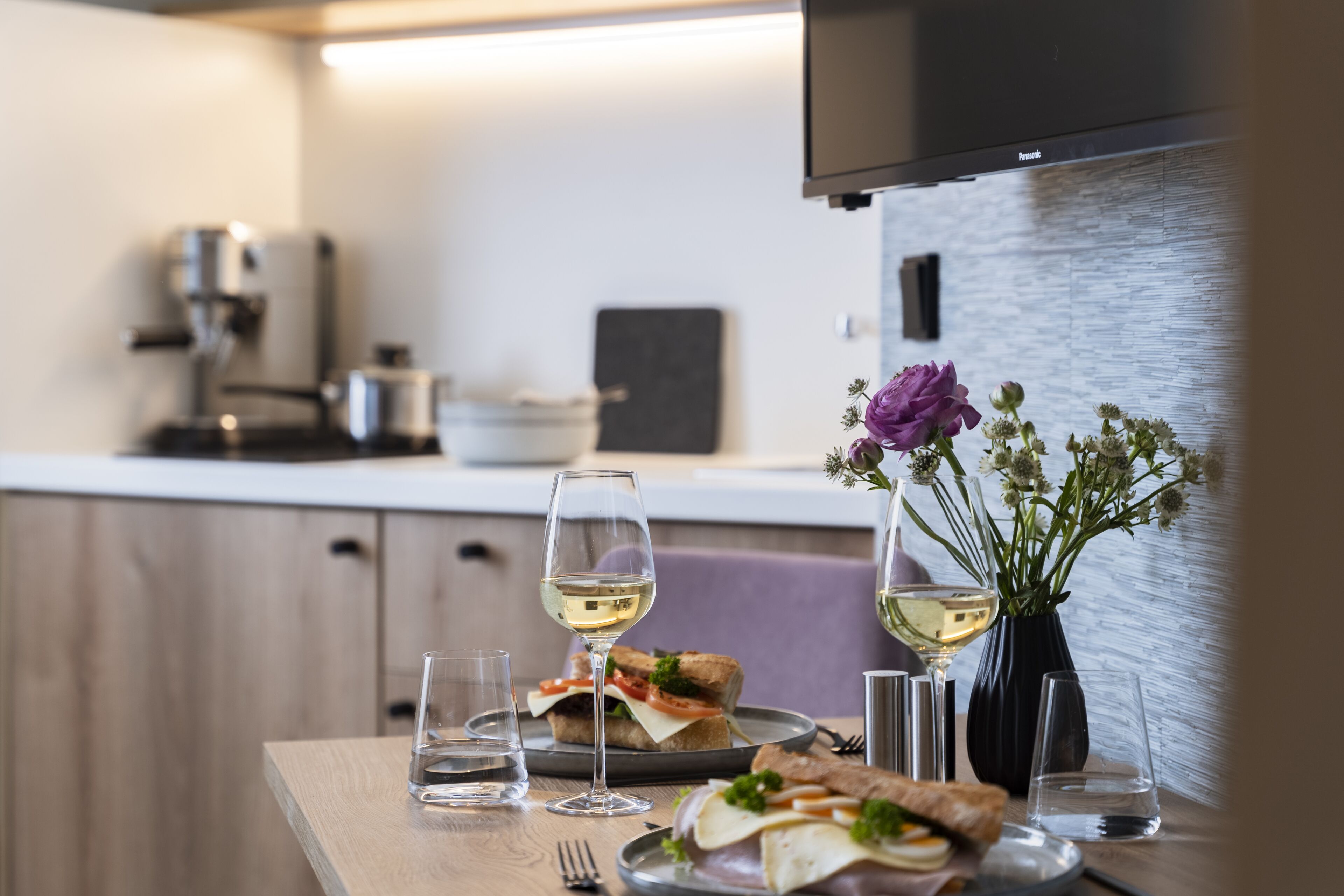 comfort double room | private kitchen | fridge, microwave, stovetop, high chair