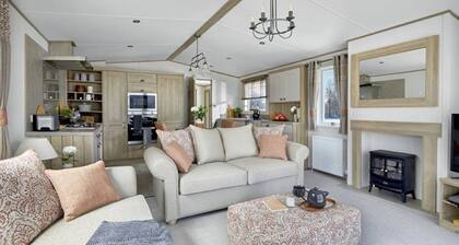 1 Bed Lodge Sleeps 4 - Pet Welcome - Fireplace