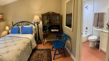 2 bedrooms, desk, free WiFi, bed sheets