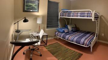 2 bedrooms, desk, free WiFi, bed sheets