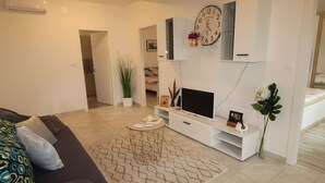 Leilighet | Oppholdsrom | En 30-tommers TV med digitale kanaler