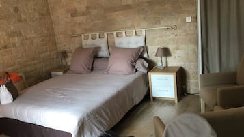 1 chambre, lit parapluie, Wi-Fi gratuit, draps fournis