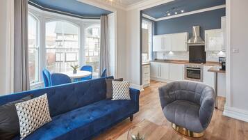 Apartment | Living area | Flat-screen TV