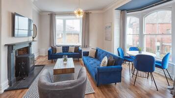 Apartment | Living area | Flat-screen TV