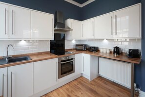 Apartment | Private kitchen | Full-size fridge, microwave, oven, stovetop - Ocean View (Saltburn-by-the-Sea)