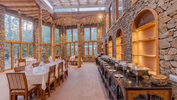 2 restaurantes; se sirven desayunos