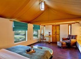 Habitación Premier | Ropa de cama de alta calidad y edredones de plumas