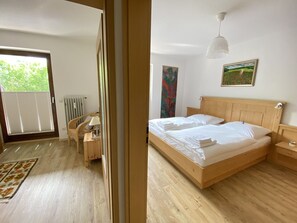 2 Schlafzimmer, Reisekinderbett, kostenloses WLAN, Bettwäsche