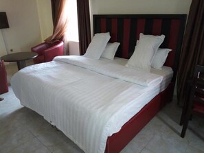 Room | In-room safe, free WiFi, bed sheets - Burj Al Kano Hotel (Kano)
