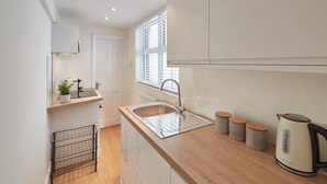 Unclassified image, 4 of 17, button - Fountains Cottage (Guisborough)