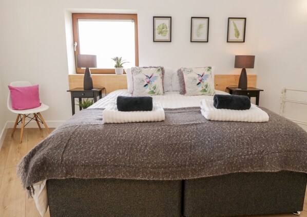 1 bedroom, iron/ironing board, travel cot, WiFi