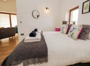 1 slaapkamer, een strijkplank/strijkijzer, reisbedje, wifi