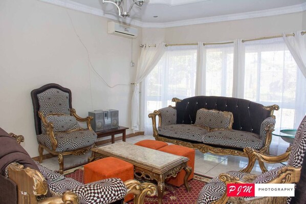 House | Living room | 30-inch TV with digital channels, fireplace - Captivating 16-bed House in Liwonde (Liwonde)