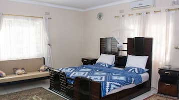 16 habitaciones, tabla de planchar con plancha y wifi gratis