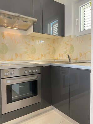 Fridge, oven, dishwasher