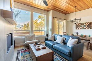 Smart TV, fireplace, books, offices - El Refugio - Private Townhouse with Amazing Views (Canmore)