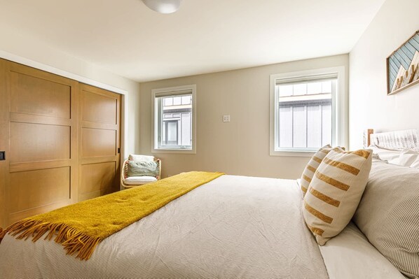 3 bedrooms, iron/ironing board, travel cot, free WiFi