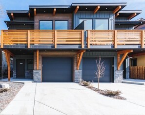 Exterior - El Refugio - Private Townhouse with Amazing Views (Canmore)